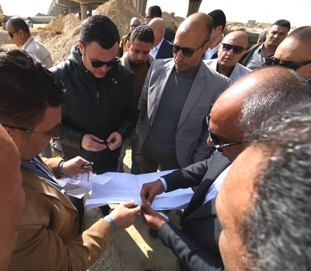 وزير الإسكان يتفقد مشروع سكن مصر