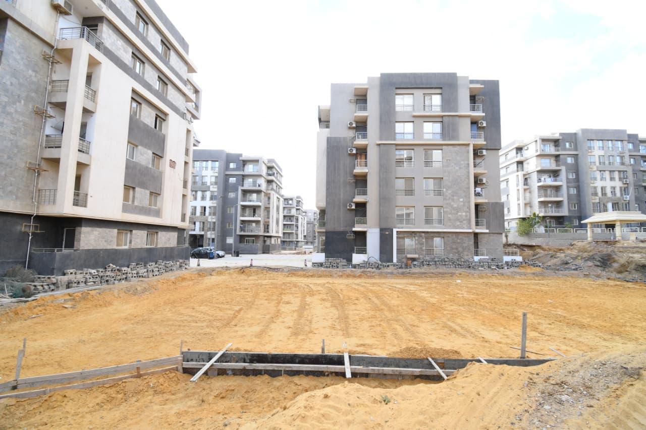 الشربيني يتفقد مشروعات جنة وديارنا ودار مصر بالقاهرة الجديدة