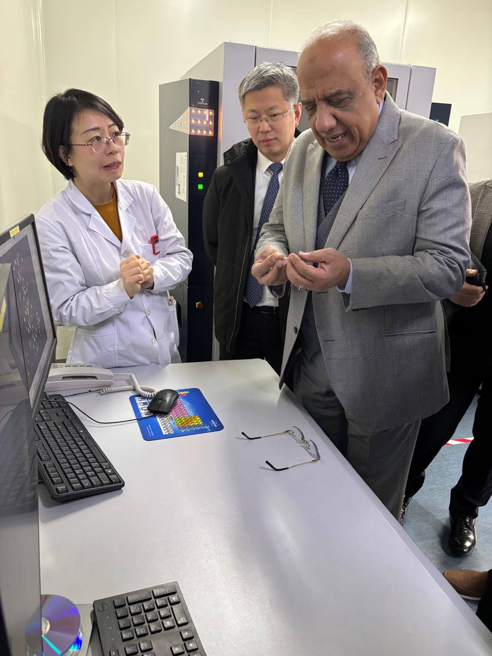 وزير الكهرباء يزور مقر أبحاث الطاقة والمعامل الرئيسية والهندسة النووية