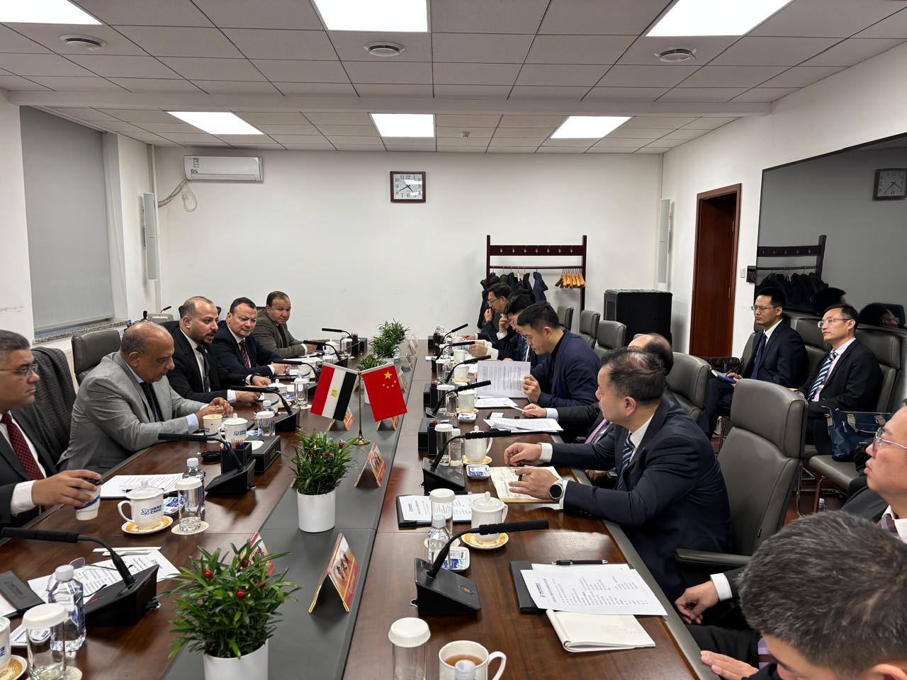 وزير الكهرباء يجتمع مع مدير المؤسسة الوطنية الصينية للطاقة النووية