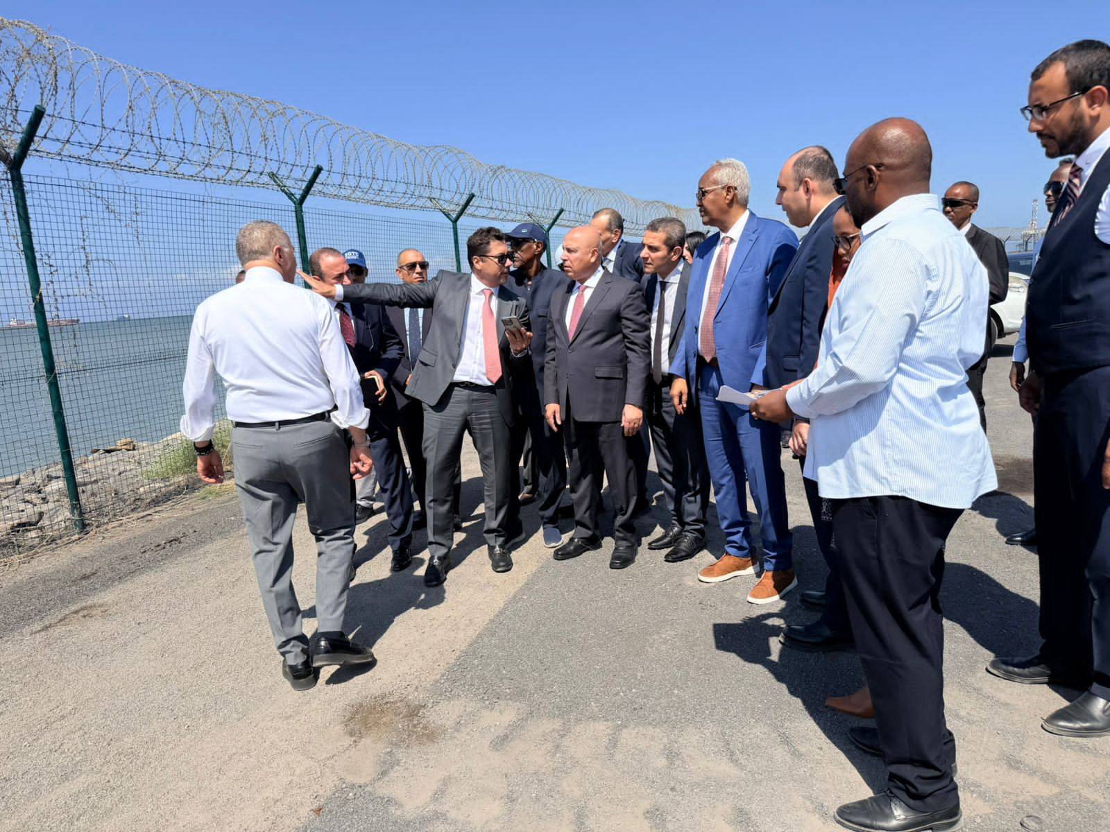 الوزير يزور مقر سلطة الموانئ والمناطق الحرة بجيبوتي 