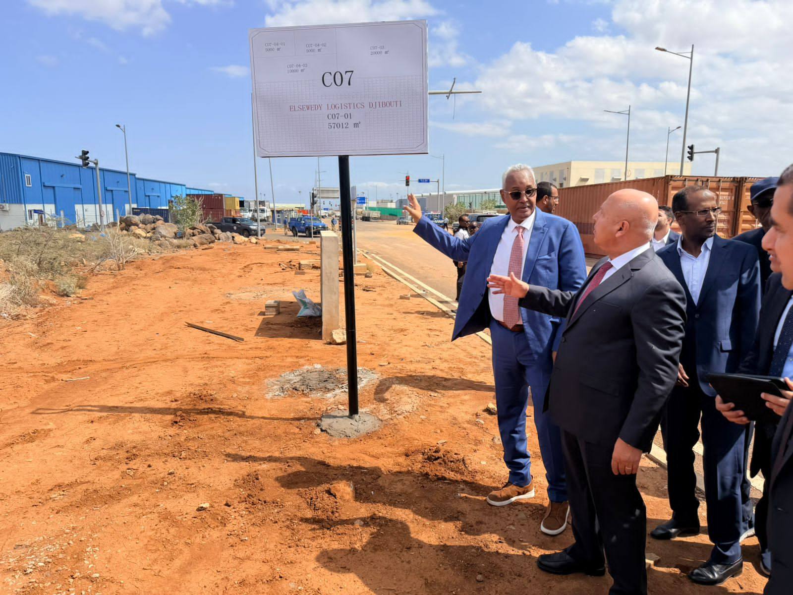الوزير يزور مقر سلطة الموانئ والمناطق الحرة بجيبوتي 
