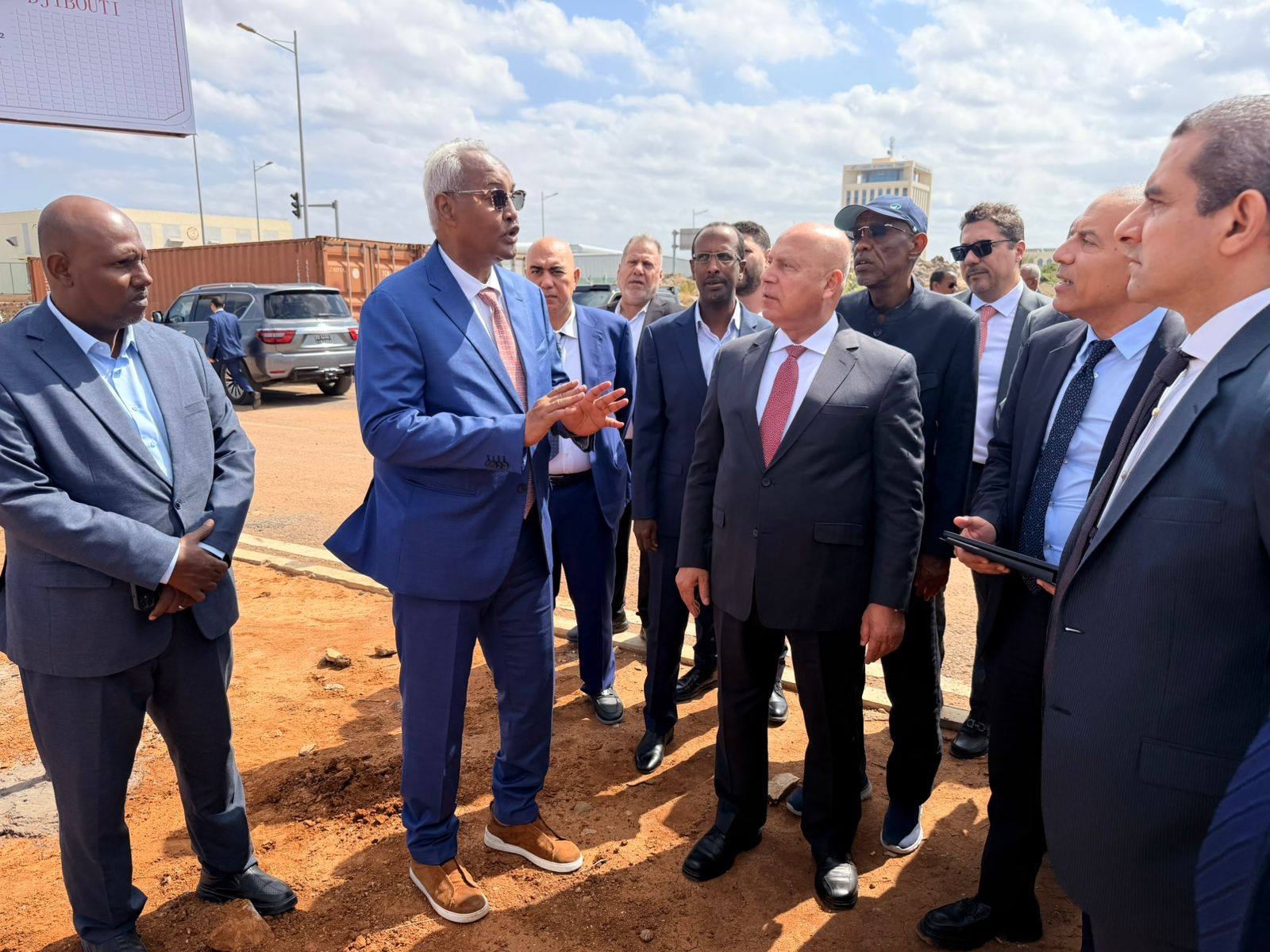 الوزير يزور مقر سلطة الموانئ والمناطق الحرة بجيبوتي 