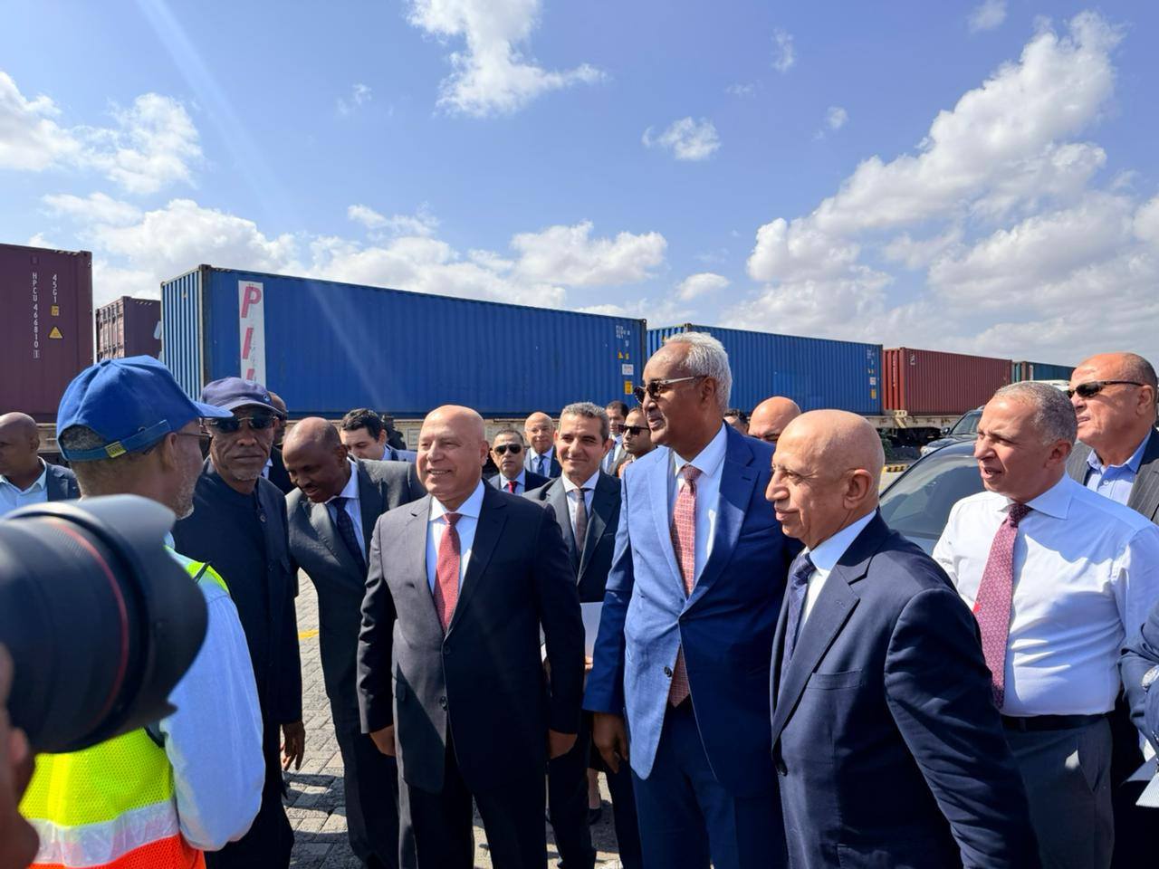 الوزير يزور مقر سلطة الموانئ والمناطق الحرة بجيبوتي 