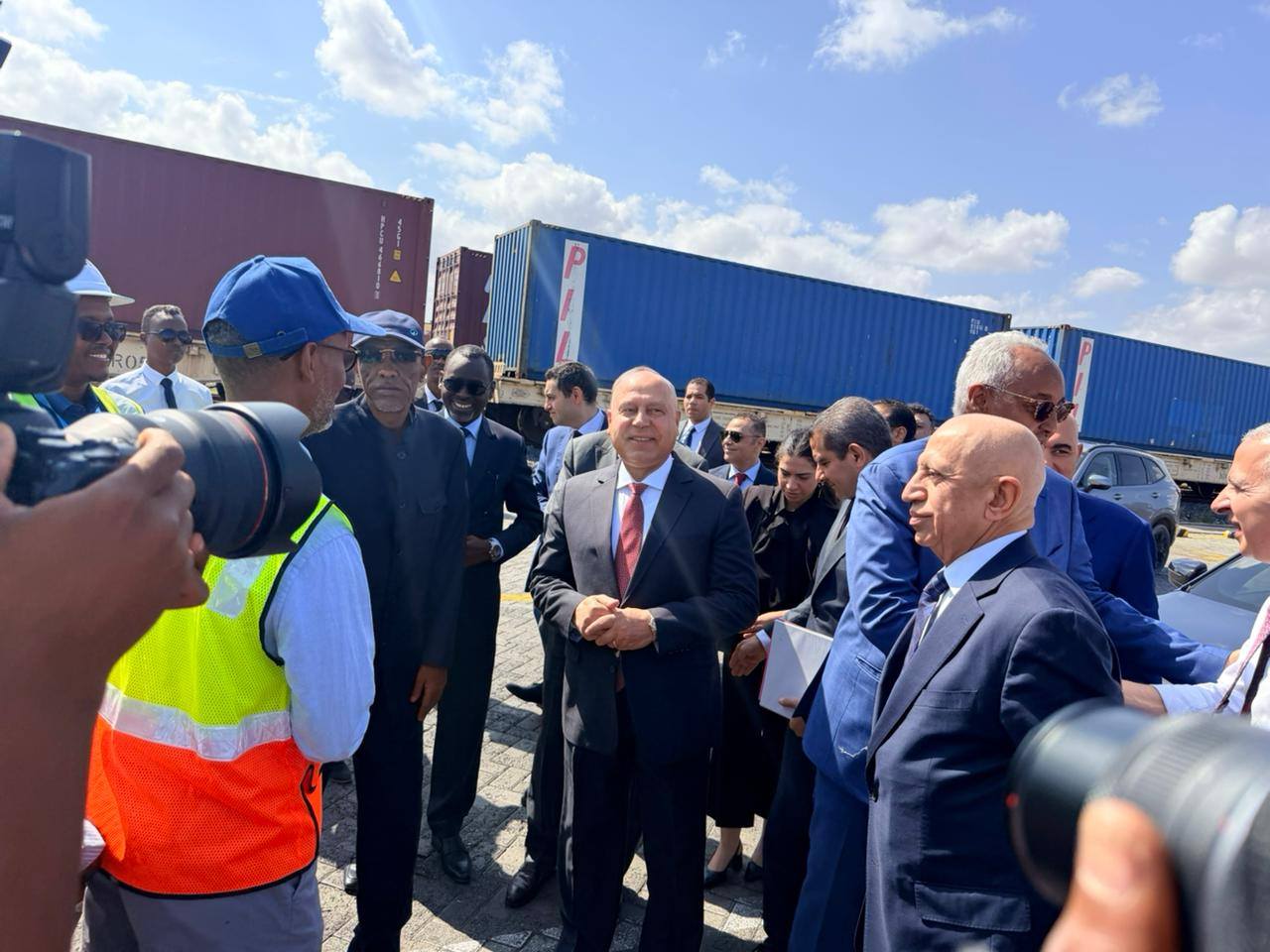 الوزير يزور مقر سلطة الموانئ والمناطق الحرة بجيبوتي 