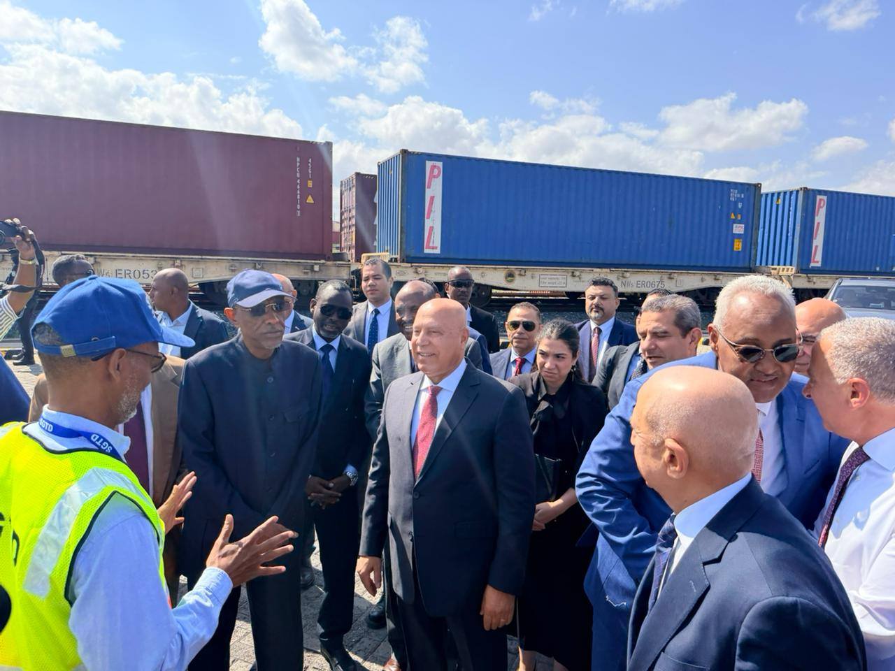 الوزير يزور مقر سلطة الموانئ والمناطق الحرة بجيبوتي 