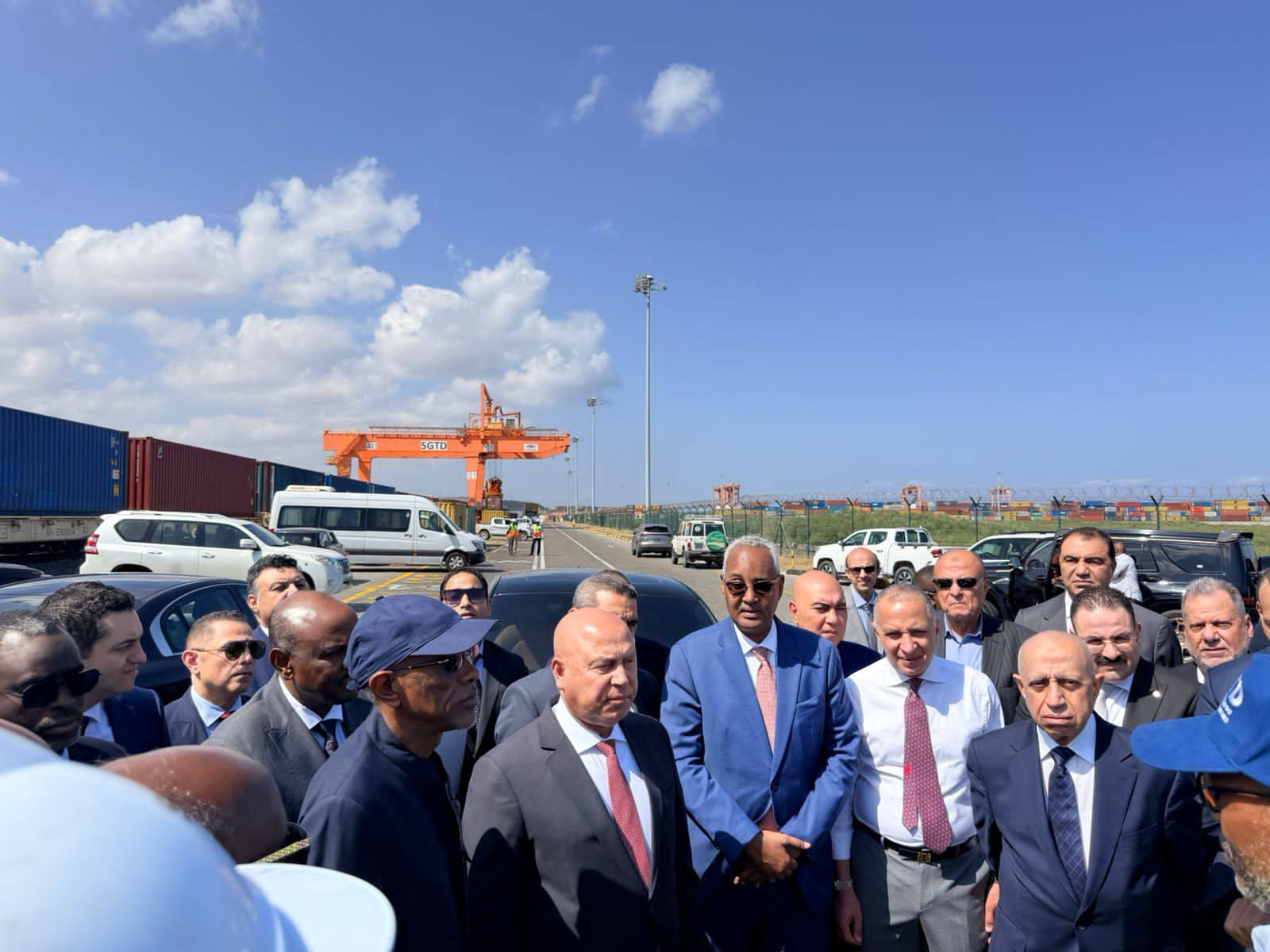 الوزير يزور مقر سلطة الموانئ والمناطق الحرة بجيبوتي 