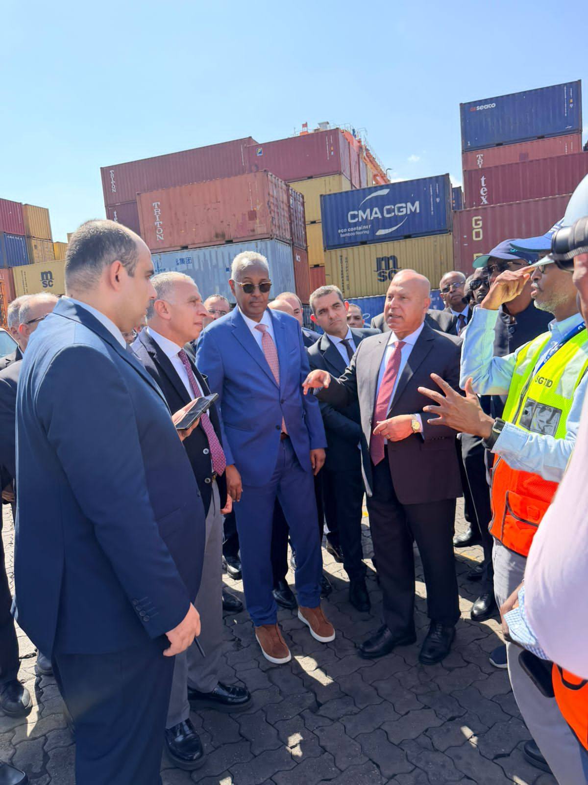 الوزير يزور مقر سلطة الموانئ والمناطق الحرة بجيبوتي 