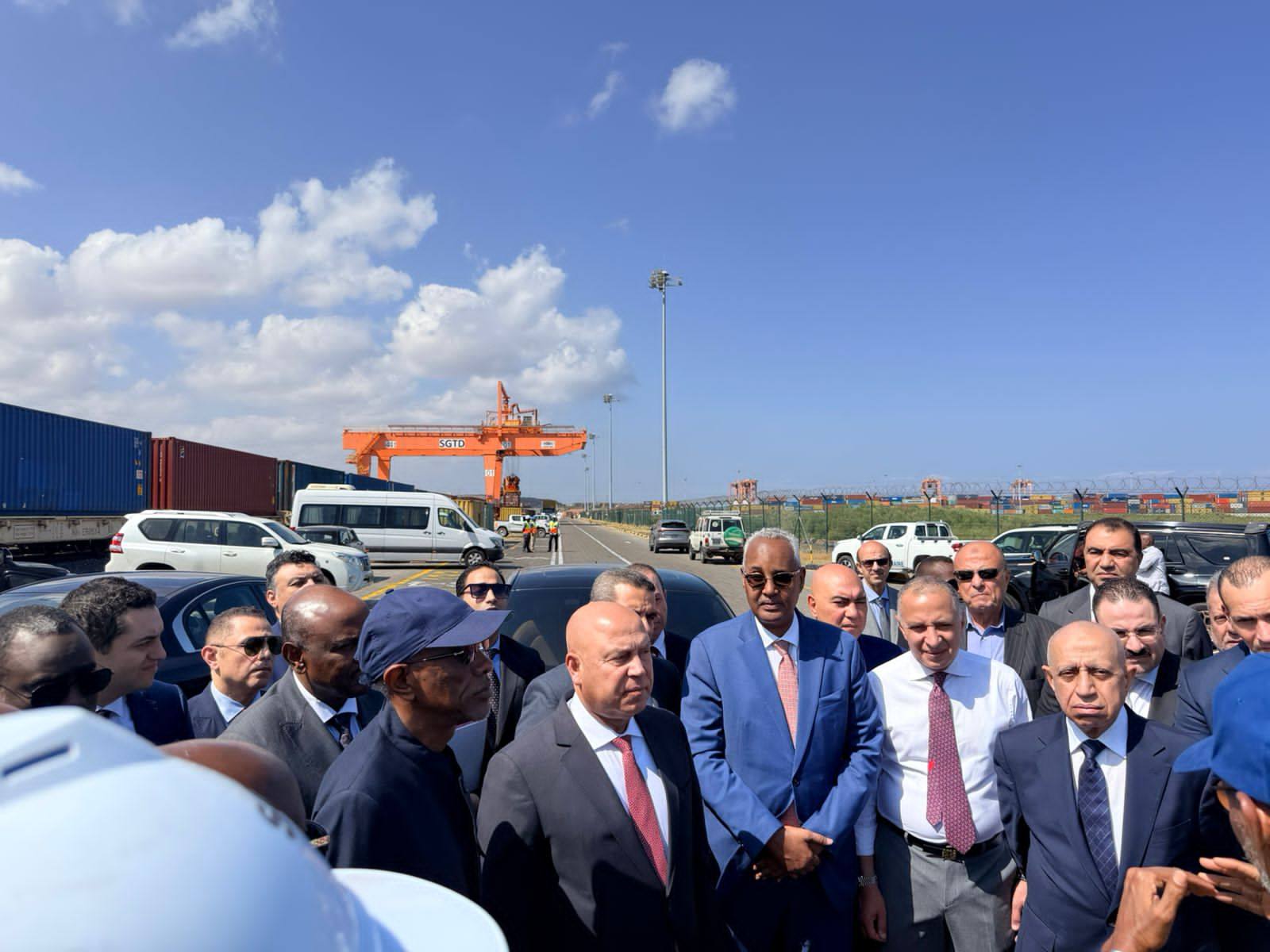 الوزير يزور مقر سلطة الموانئ والمناطق الحرة بجيبوتي 