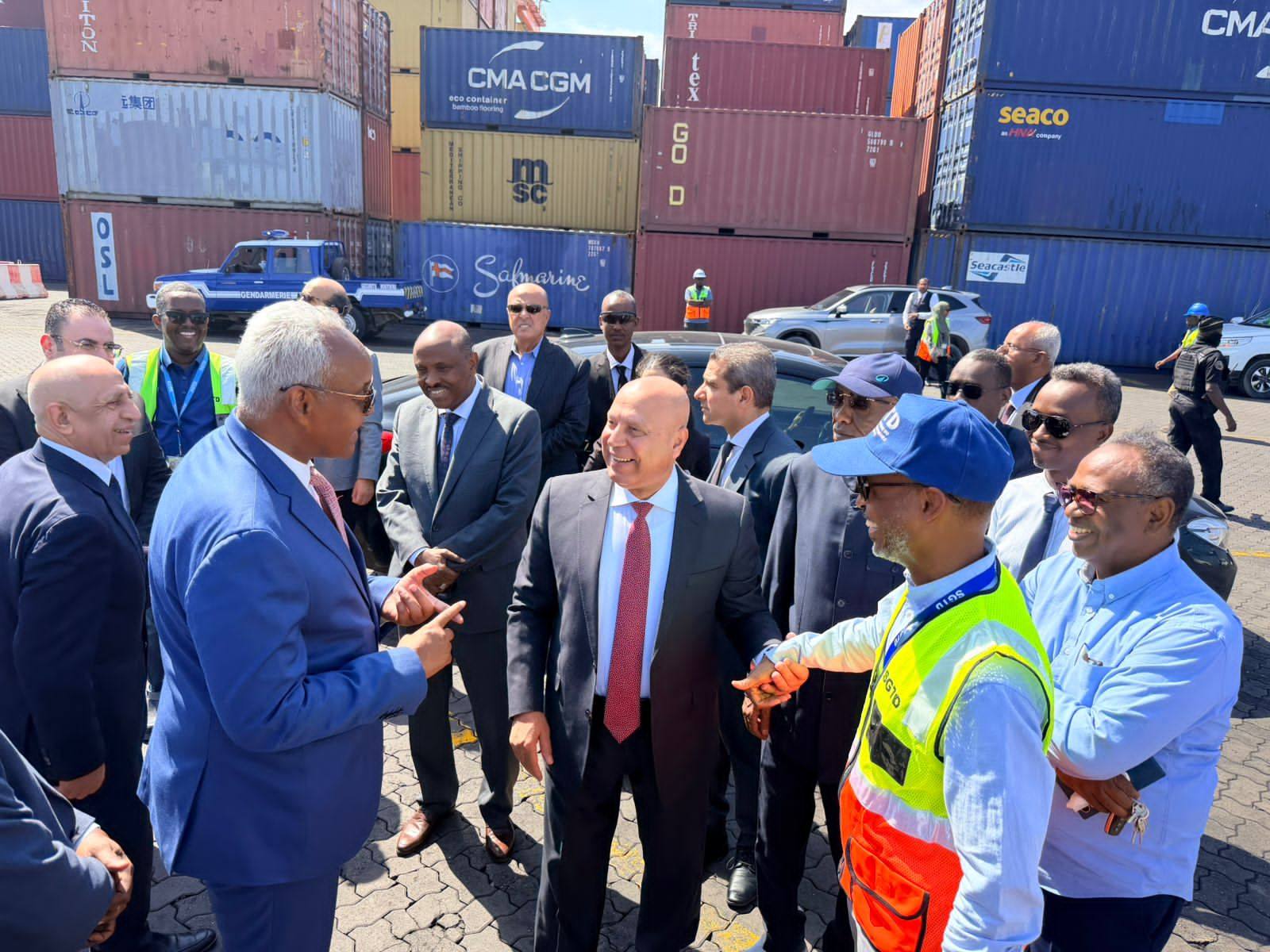الوزير يزور مقر سلطة الموانئ والمناطق الحرة بجيبوتي 