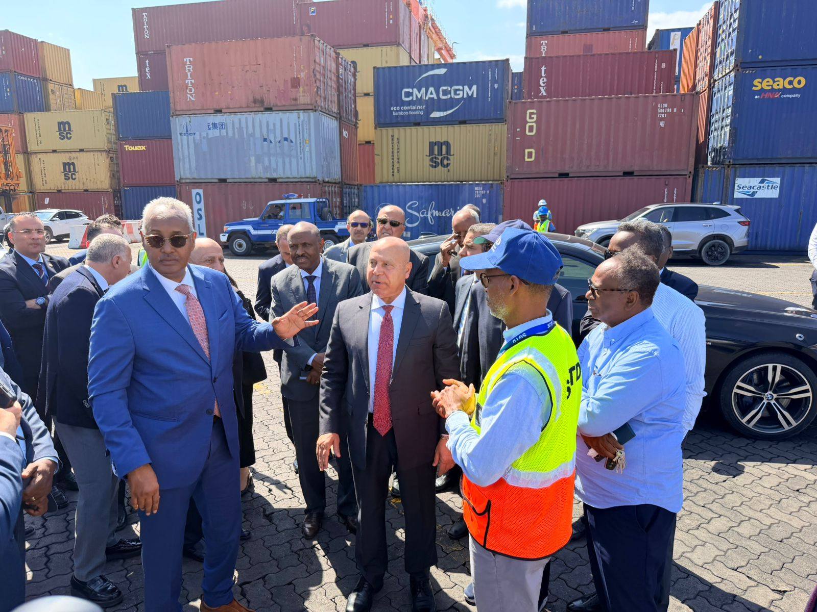 الوزير يزور مقر سلطة الموانئ والمناطق الحرة بجيبوتي 