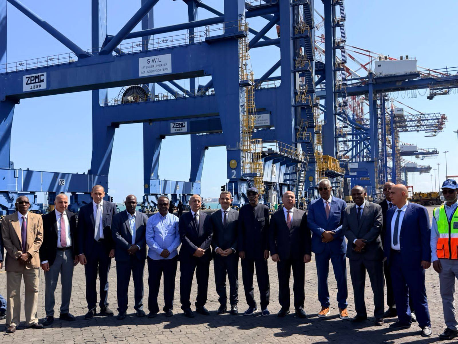 الوزير يزور مقر سلطة الموانئ والمناطق الحرة بجيبوتي 