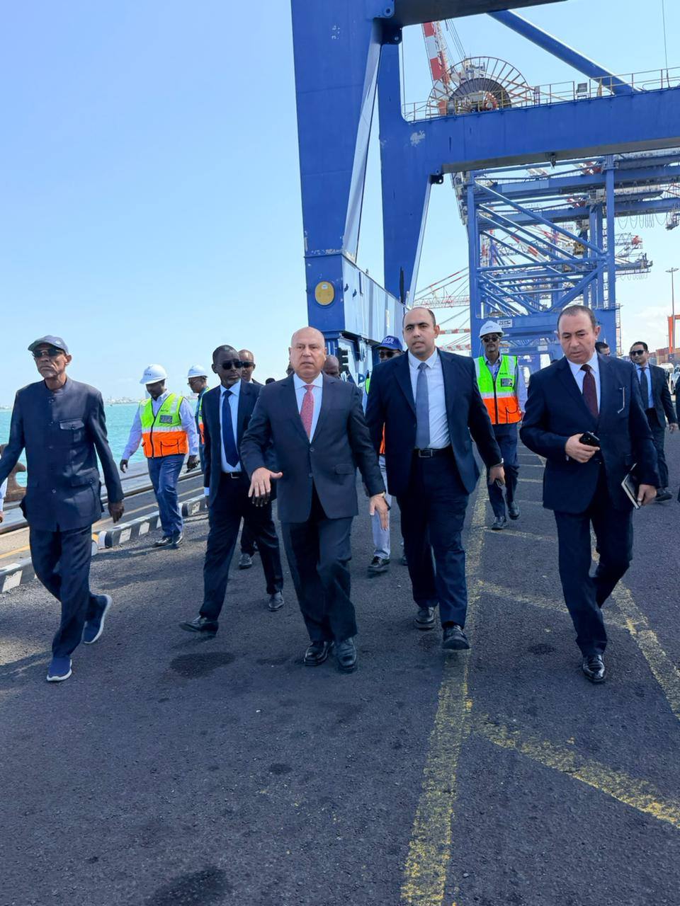 الوزير يزور مقر سلطة الموانئ والمناطق الحرة بجيبوتي 