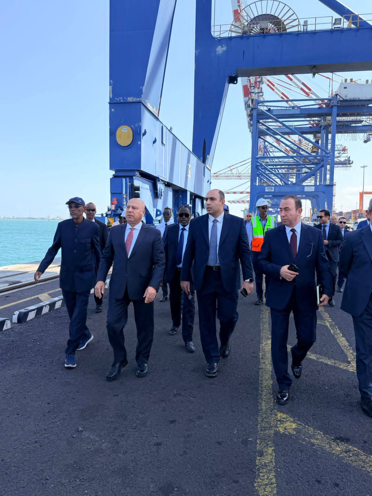 الوزير يزور مقر سلطة الموانئ والمناطق الحرة بجيبوتي 