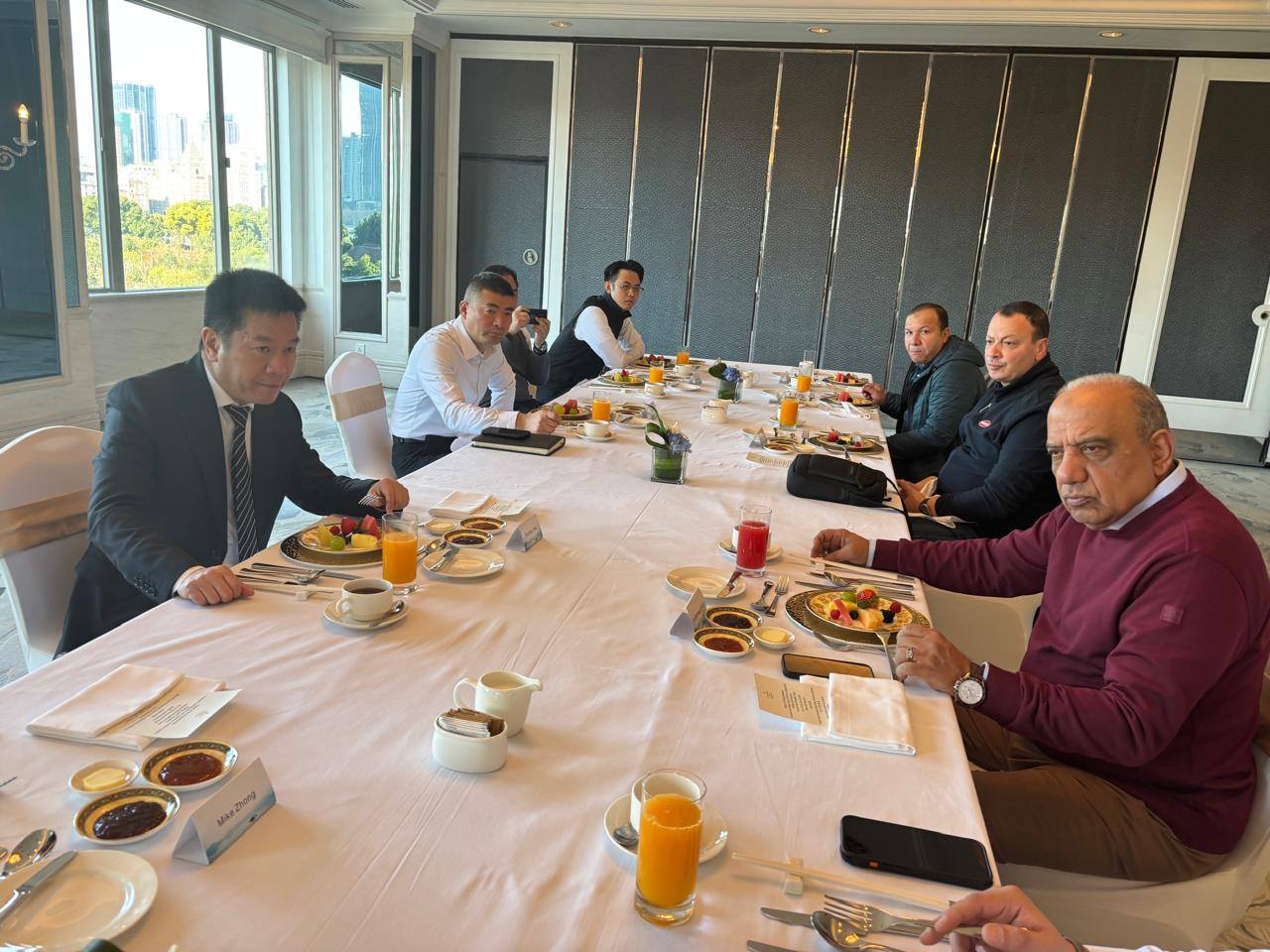 وزير الكهرباء يجتمع مع مجموعة شركات إنكورا وجوتيانج وهونغجى