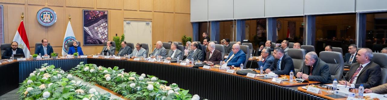 وزير المالية يجتمع مع أعضاء مكاتب المحاسبة وخبراء الضرائب