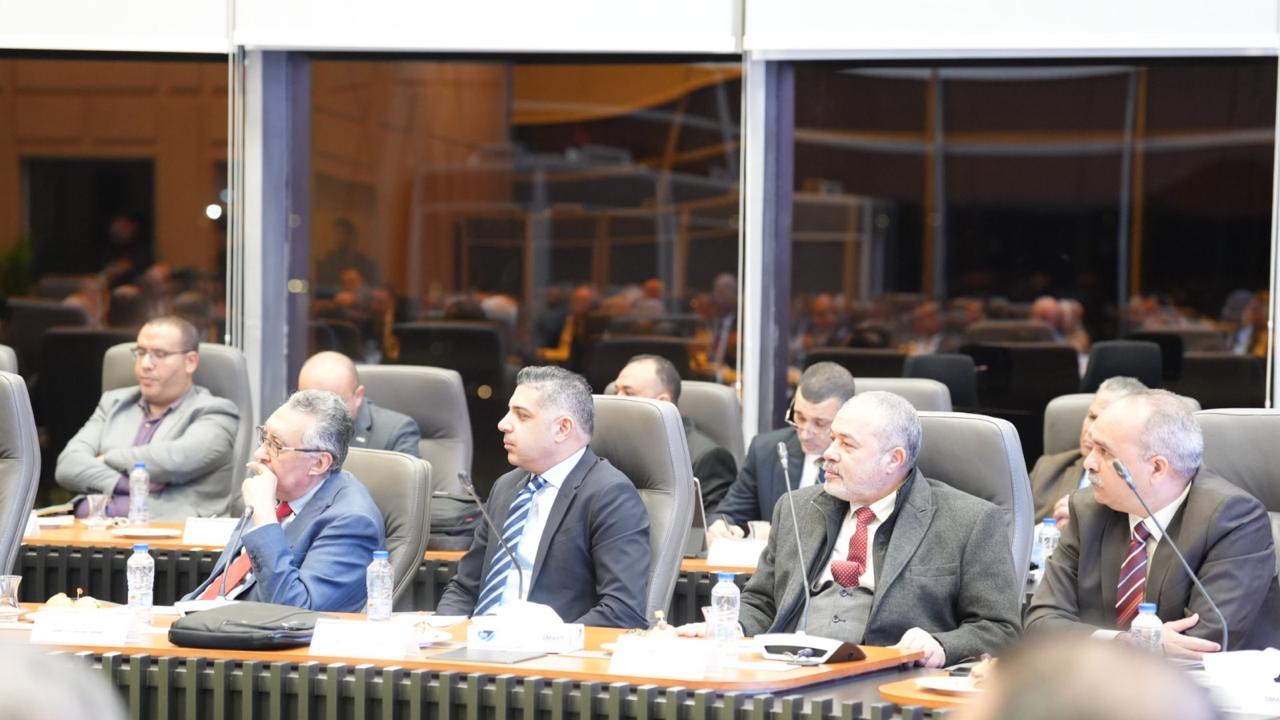 وزير المالية يجتمع مع أعضاء مكاتب المحاسبة وخبراء الضرائب