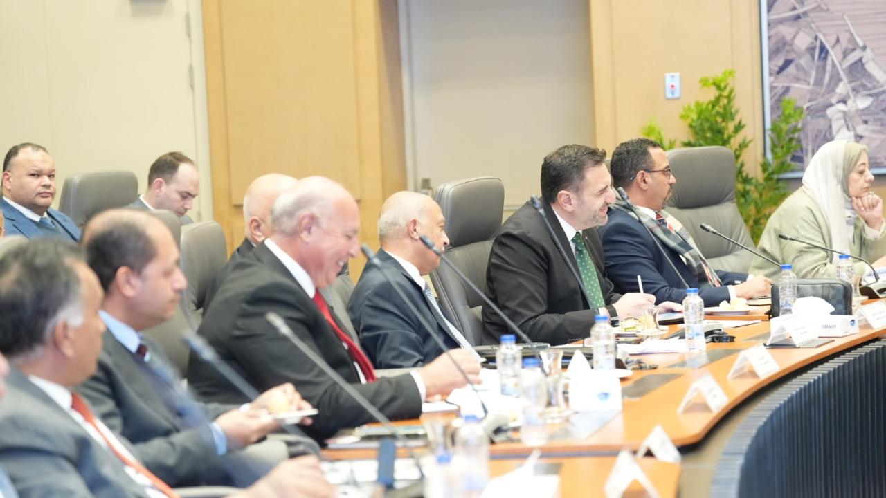 وزير المالية يجتمع مع أعضاء مكاتب المحاسبة وخبراء الضرائب