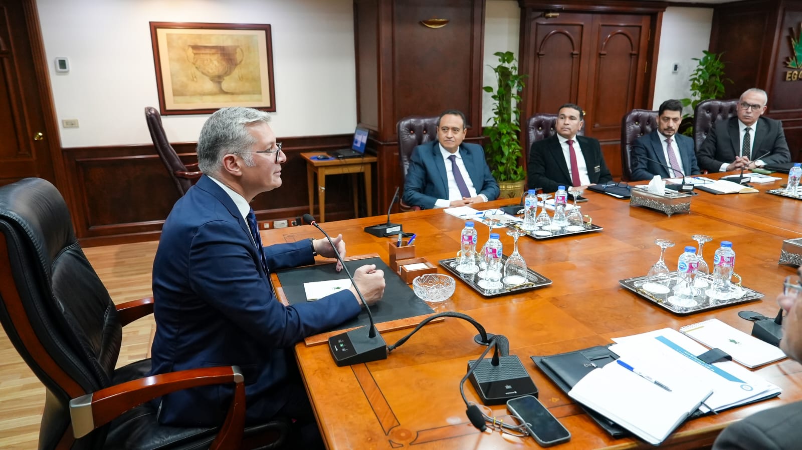 وزير البترول يجتمع مع قيادات الوزارة وشركة إيجاس