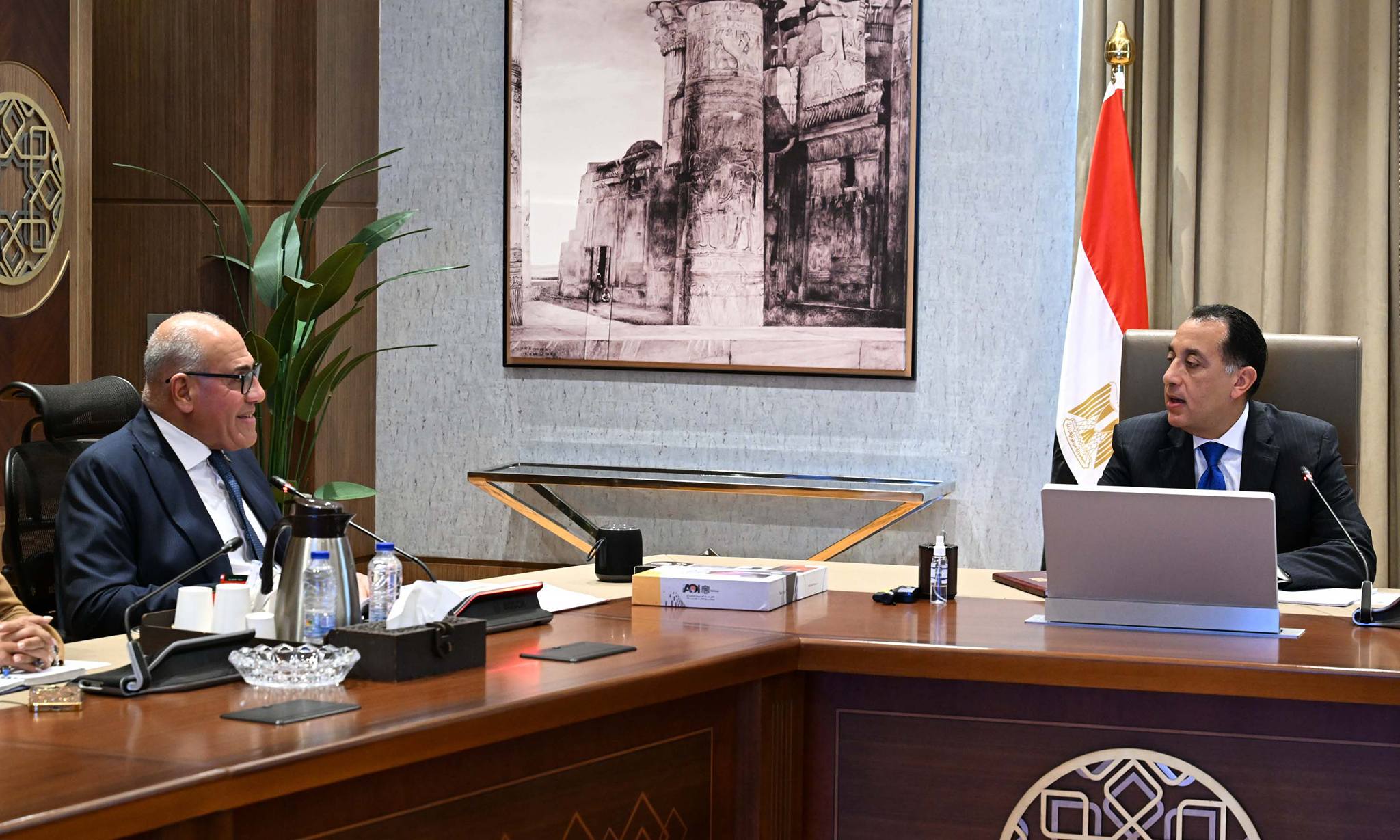 رئيس الوزراء يجتمع مع رئيس الهيئة العربية للتصنيع