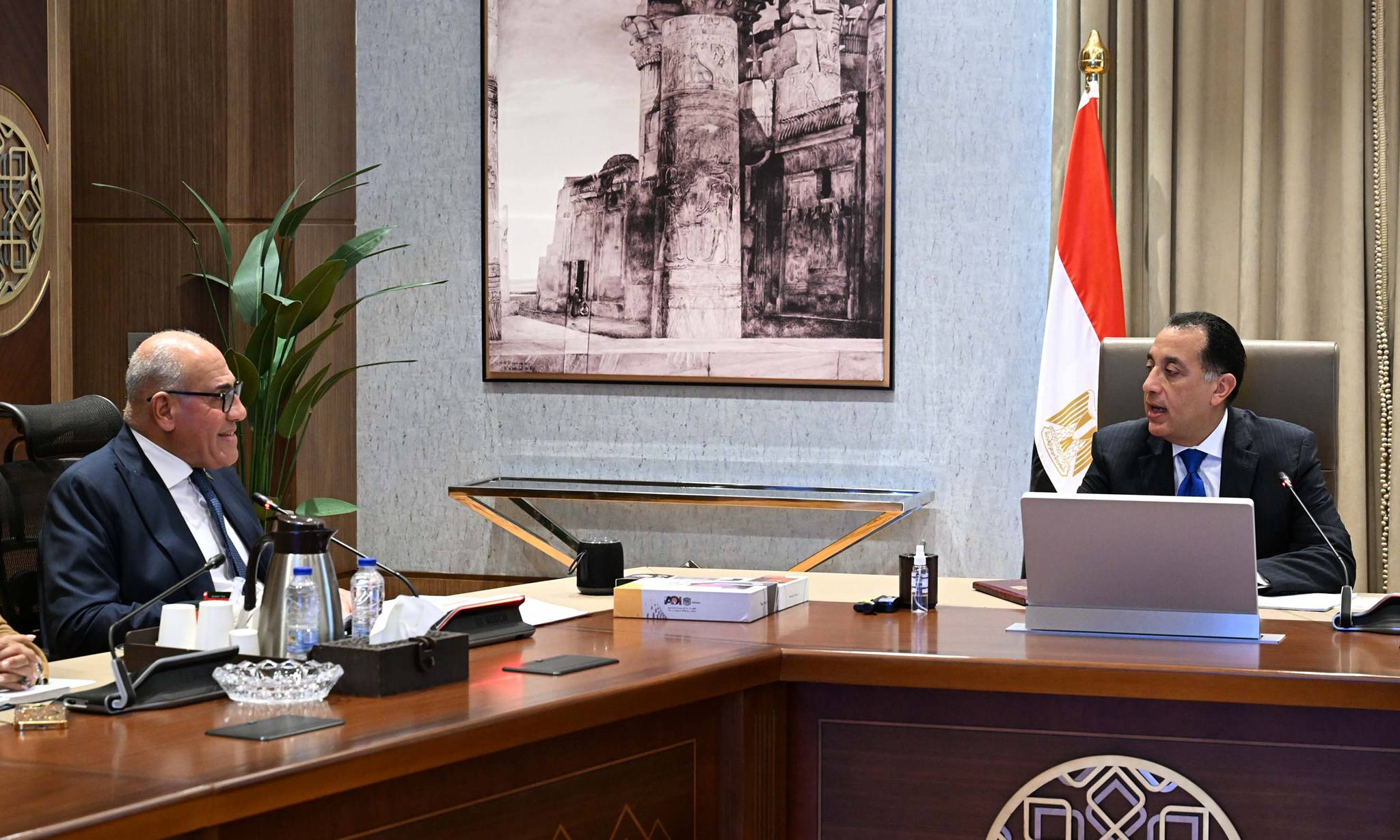 رئيس الوزراء يجتمع مع رئيس الهيئة العربية للتصنيع