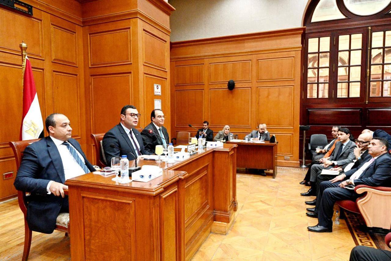 الشربيني يشارك في اجتماع لجنة الإسكان والإدارة بمجلس الشيوخ