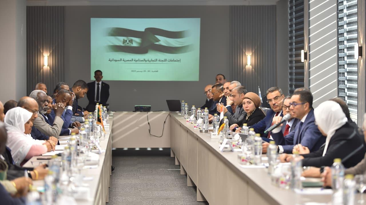 وزير الاستثمار يجتمع مع وزيرة الصناعة والتجارة بجمهورية السودان