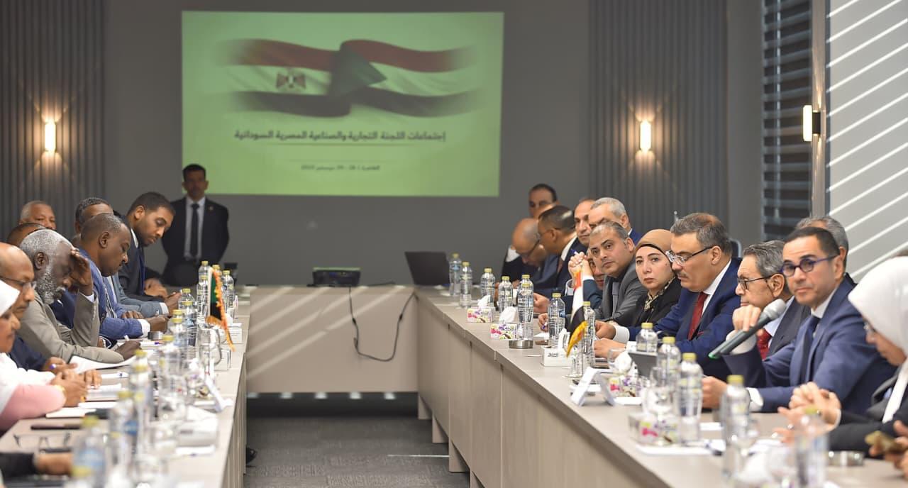 وزير الاستثمار يجتمع مع وزيرة الصناعة والتجارة بجمهورية السودان