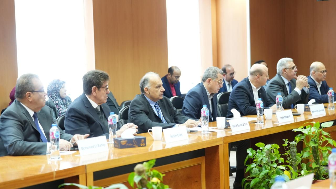 كجوك فى حلقة نقاشية بالمركز المصرى للدراسات الاقتصادية