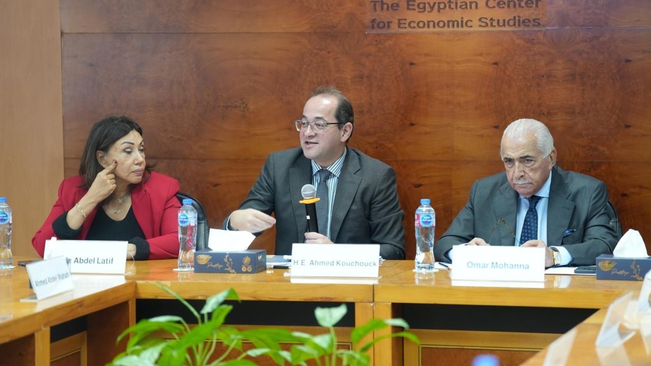 كجوك فى حلقة نقاشية بالمركز المصرى للدراسات الاقتصادية