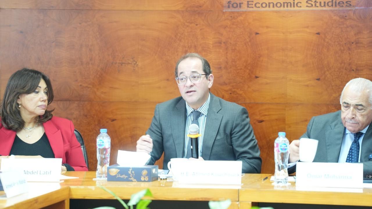 كجوك فى حلقة نقاشية بالمركز المصرى للدراسات الاقتصادية