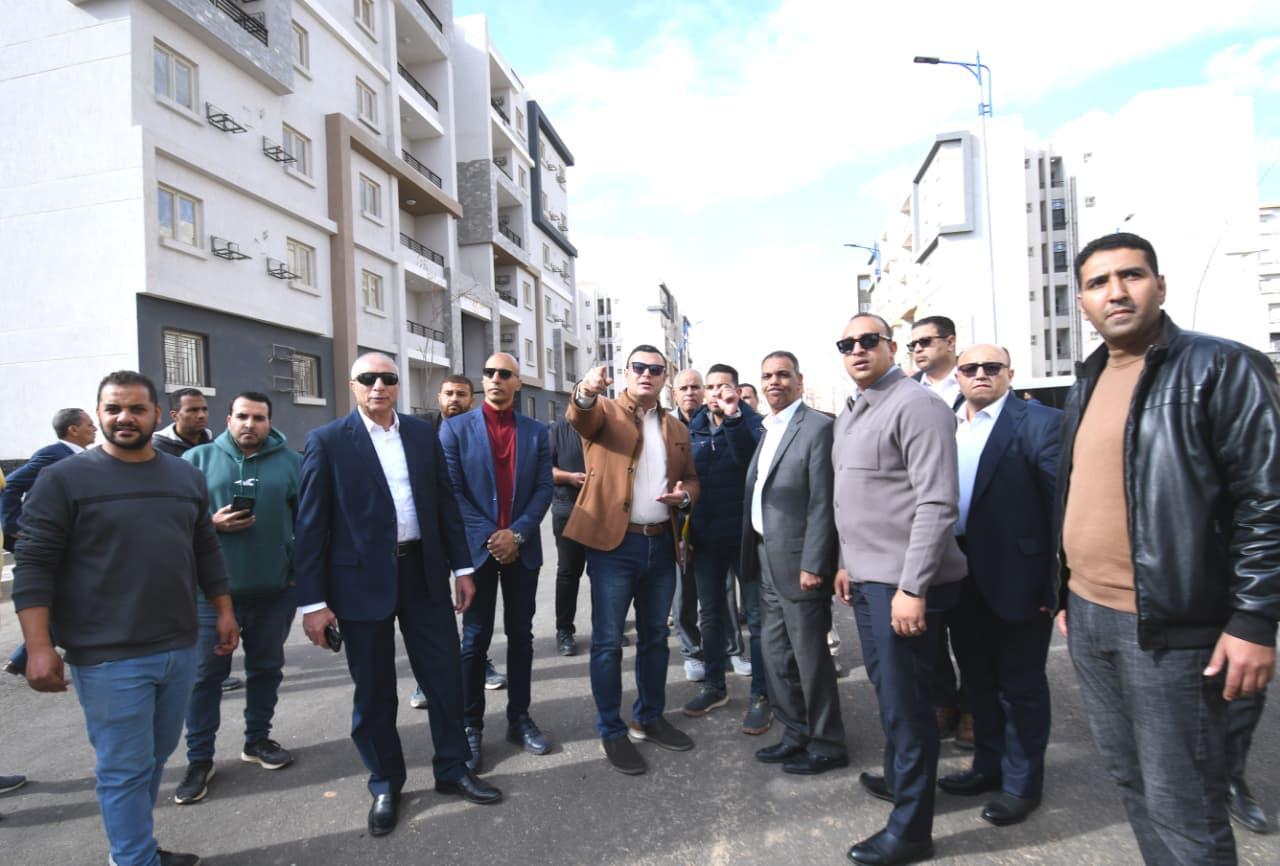وزير الإسكان يتفقد مشروعات سكن لكل المصريين وديارنا بمدينة حدائق العاصمة