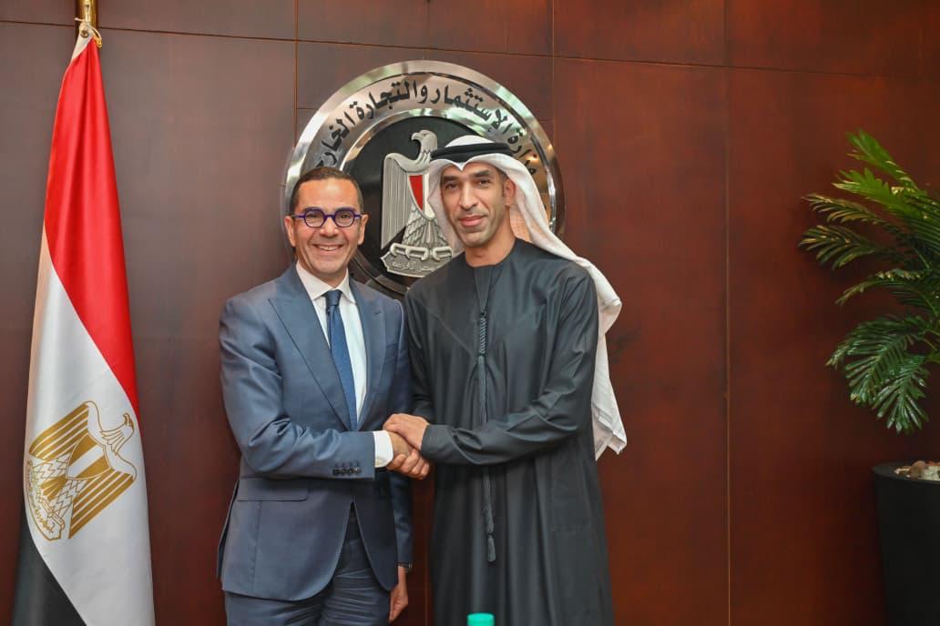 وزير الاستثمار يلتقي وزير التجارة الخارجية بدولة الإمارات