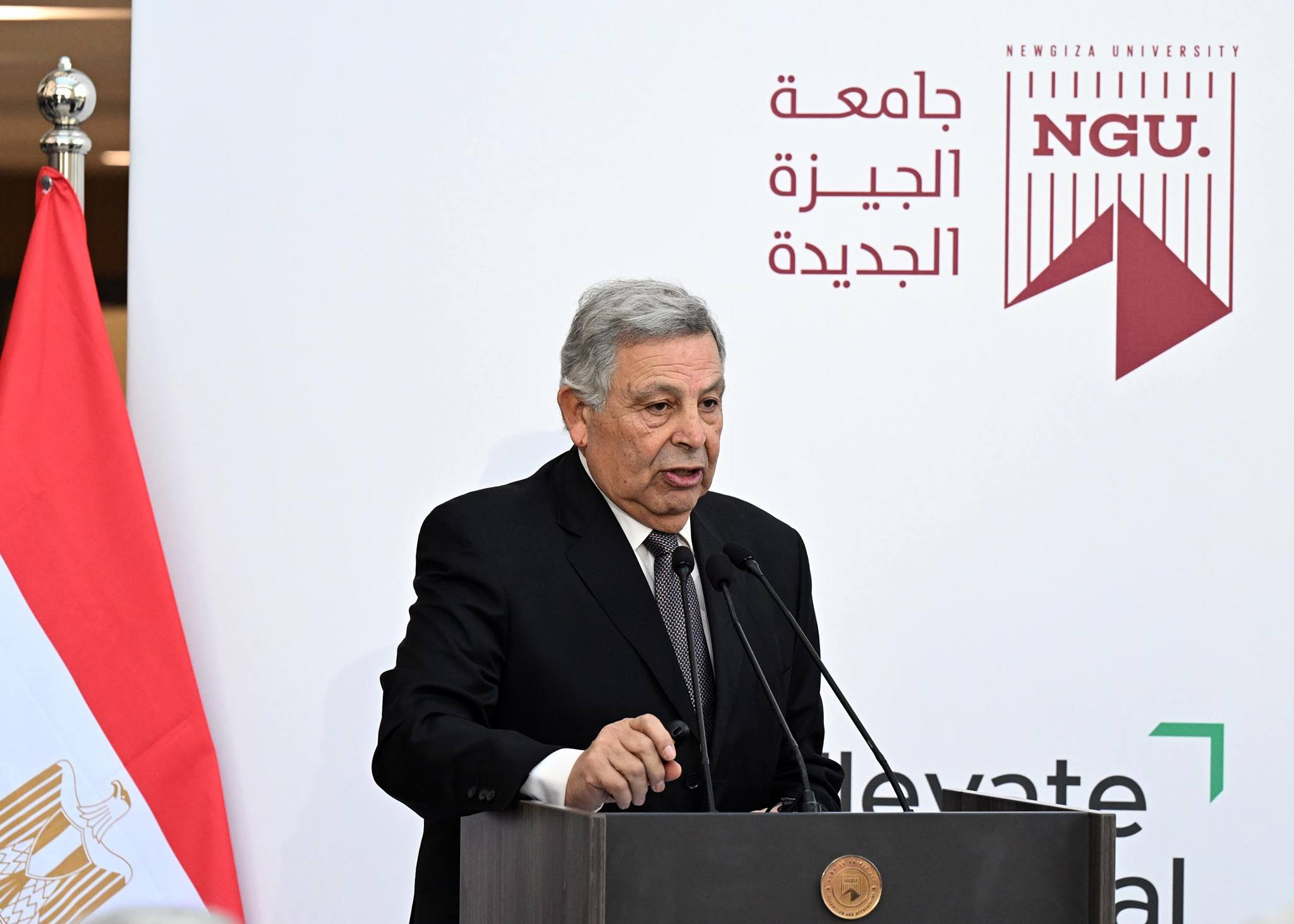 الدكتور أحمد سامح فريد وزير الصحة والسكان الأسبق ورئيس جامعة الجيزة الجديدة
