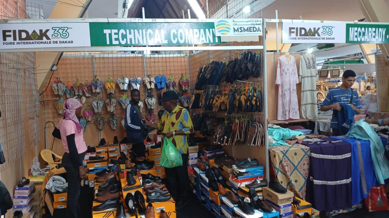 شباب جهاز تنمية المشروعات يشاركون في المعرض الدولي بداكار