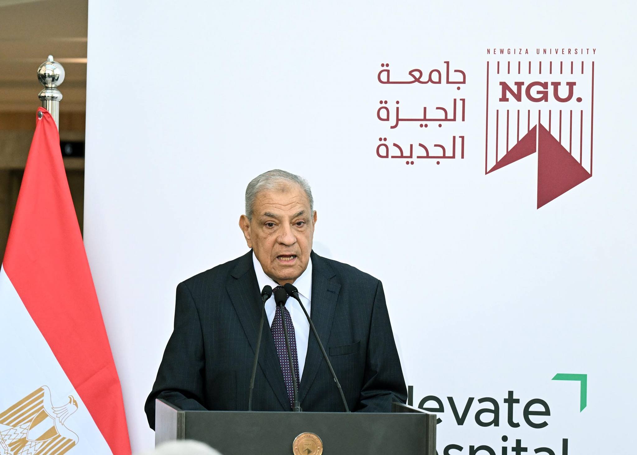 المهندس إبراهيم محلب رئيس مجلس أمناء المستشفى الجامعي بجامعة الجيزة الجديدة