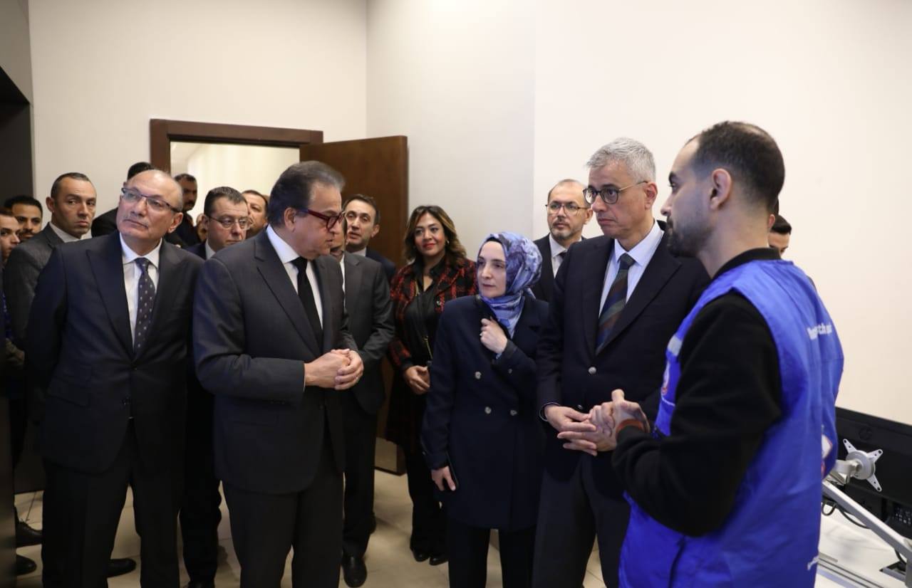 وزير الصحة يعقد اجتماع مع نظيره التركي