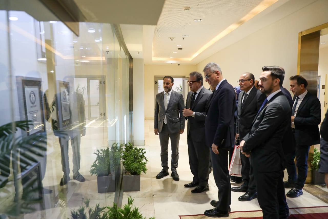 وزير الصحة يعقد اجتماع مع نظيره التركي