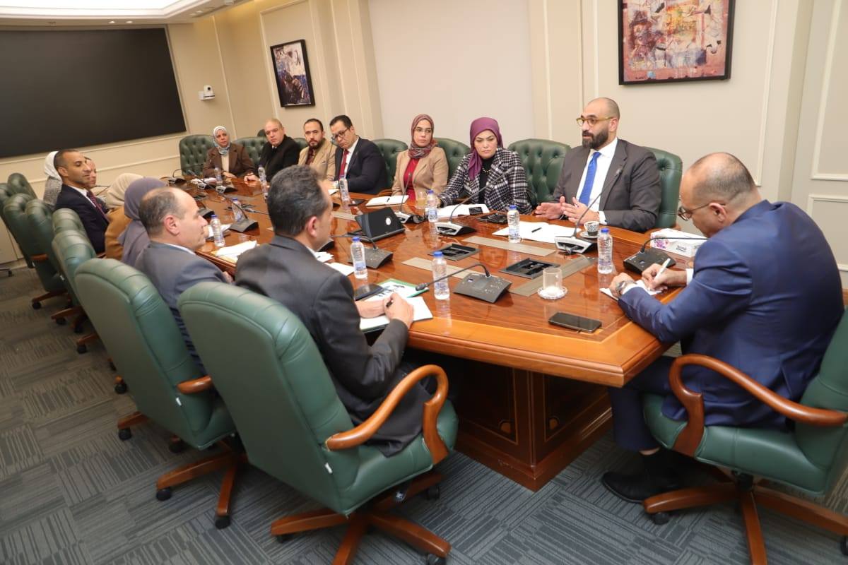 وزير العمل يلتقي مع مساعد وزير الاتصالات