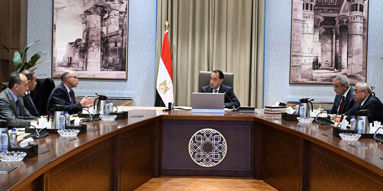 رئيس الوزراء يتابع خطة التوسّع في طرح شركات بالبورصة
