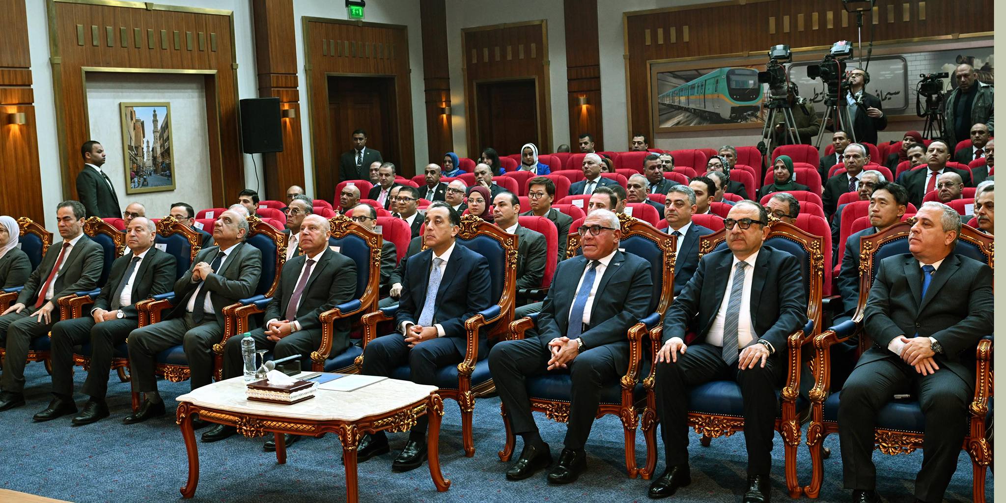 مدبولي يتفقد أعمال تطوير مصنع عربات السكك الحديدية ومترو الأنفاق سيماف بحلوان