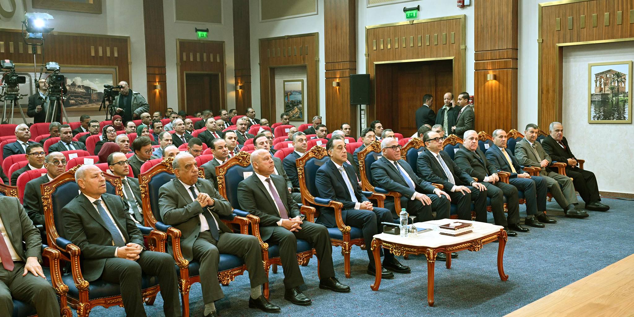 مدبولي يتفقد أعمال تطوير مصنع عربات السكك الحديدية ومترو الأنفاق سيماف بحلوان