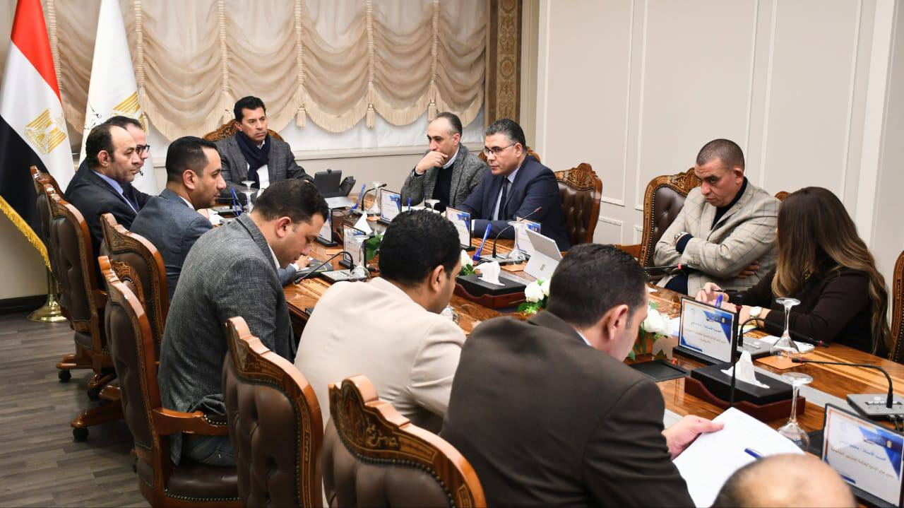 وزير الشباب والرياضة يبحث استضافة مصر لدورة الألعاب الأفريقية 2027