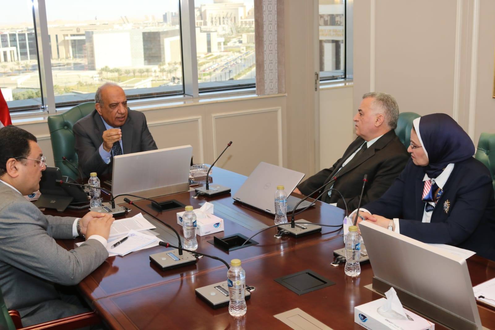 وزير الكهرباء يجتمع مع مسئولي تشغيل الشبكة القومية للكهرباء