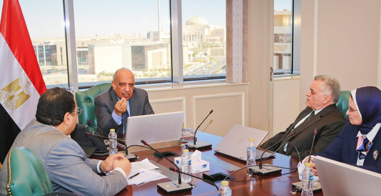 وزير الكهرباء يجتمع مع مسئولي تشغيل الشبكة القومية للكهرباء