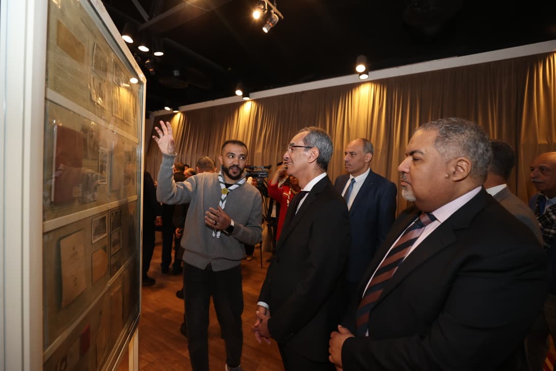 طلعت يتفقد أجنحة معرض الرواد السنوى لهواة جمع الطوابع 2026