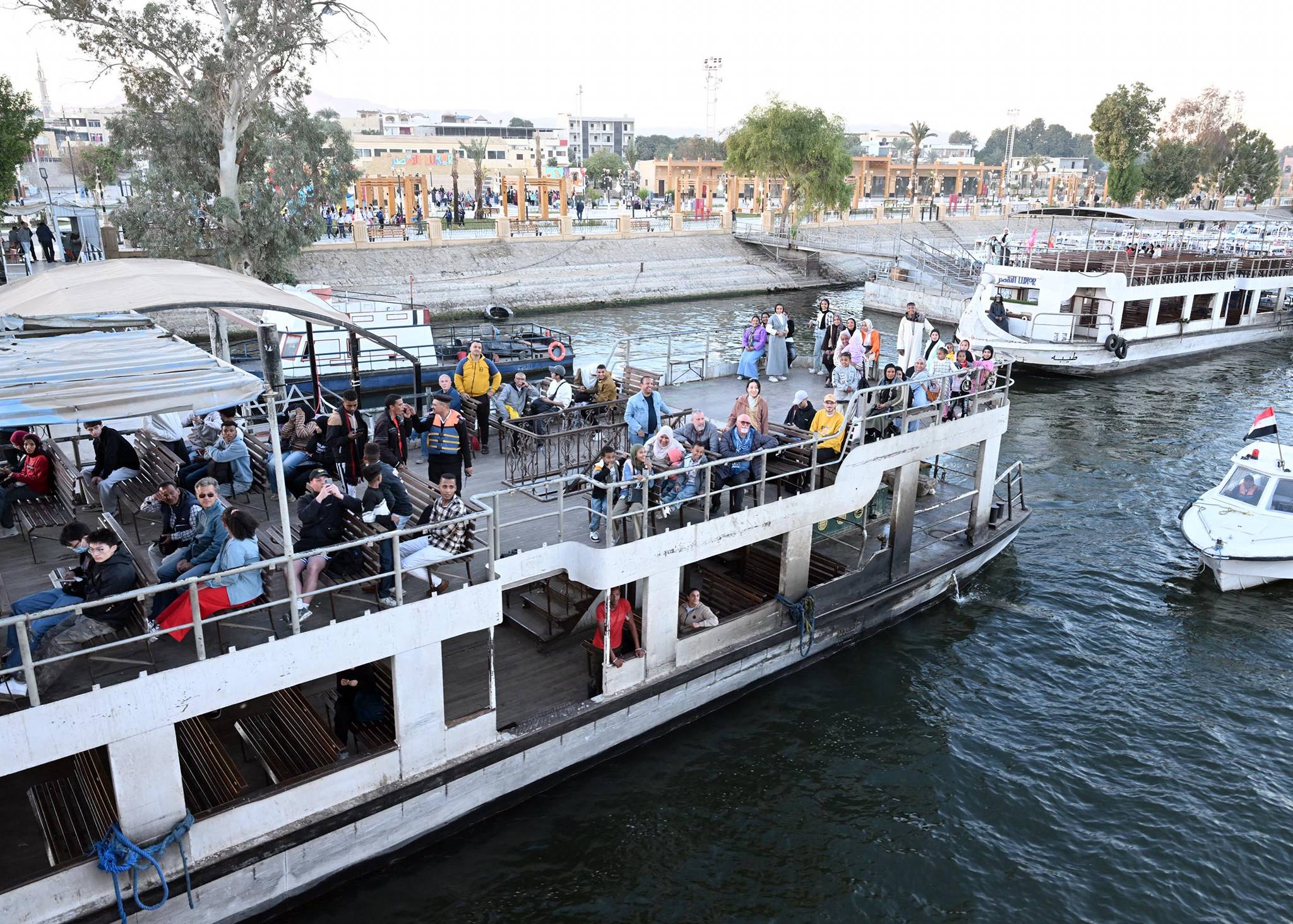 رئيس الوزراء يتفقد أعمال تطوير كورنيش النيل بالأقصر