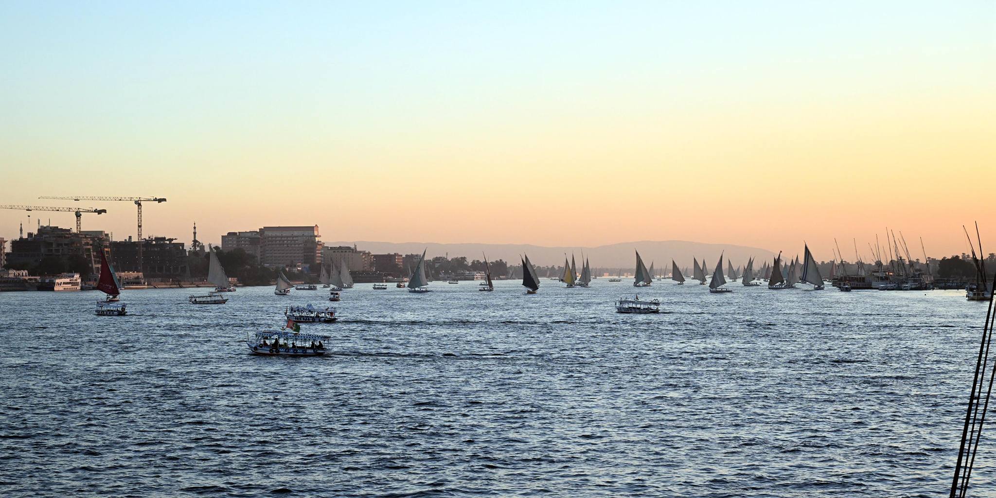 رئيس الوزراء يتفقد أعمال تطوير كورنيش النيل بالأقصر