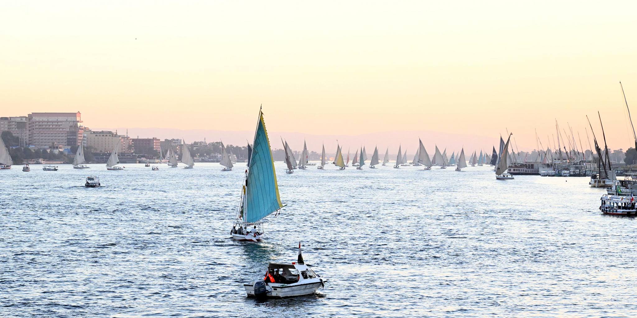 رئيس الوزراء يتفقد أعمال تطوير كورنيش النيل بالأقصر