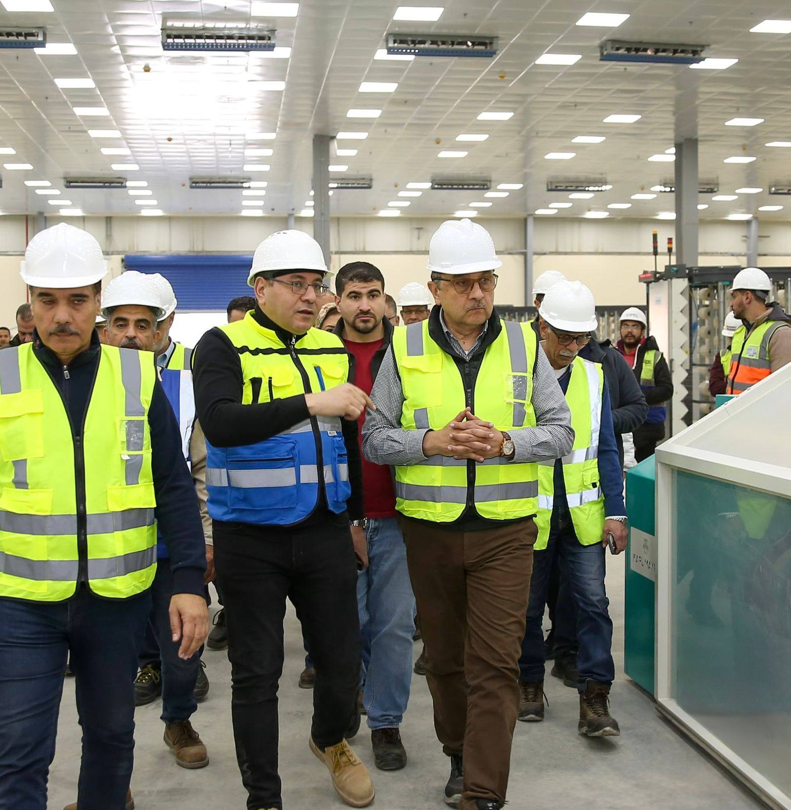 وزير قطاع الأعمال في جولة ميدانية بشركة غزل المحلة